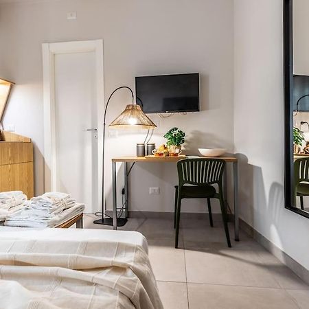 Dafne Room Un'Oasi Romana Per Coppie Esterno foto